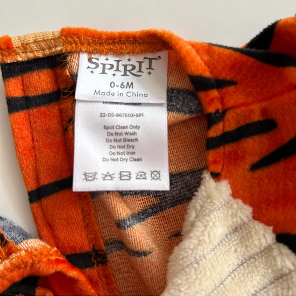 Spirit Halloween Baby Tiger Two Pc Costume
Snap Legs Upper Back Size 0-6 Months - Picture 7 of 14